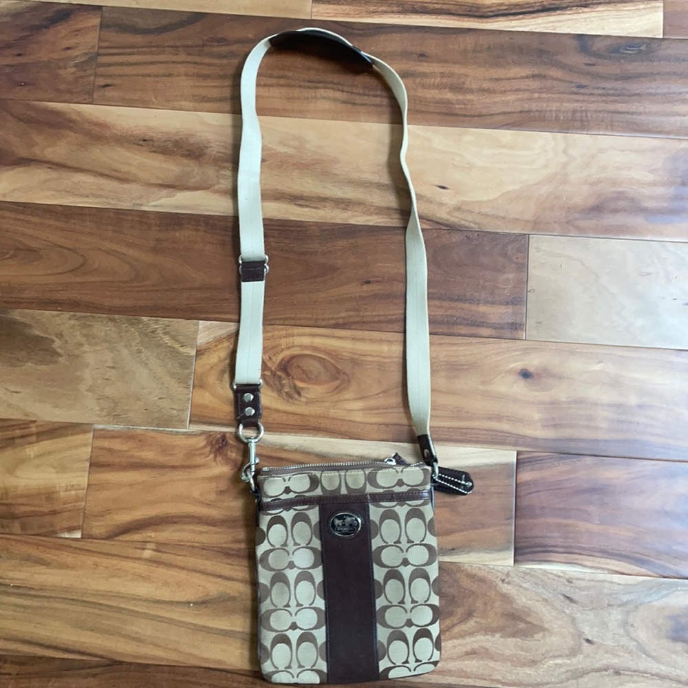 Coach Classic Logo Crossbody